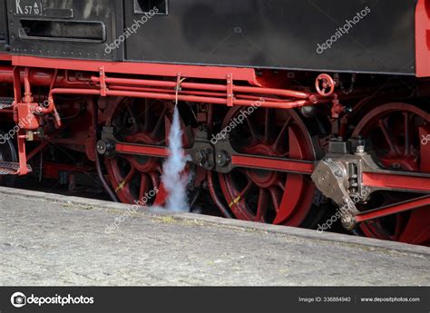 Old Narrow Gauge Steam Locomotive — Stock Photo © PantherMediaSeller ...