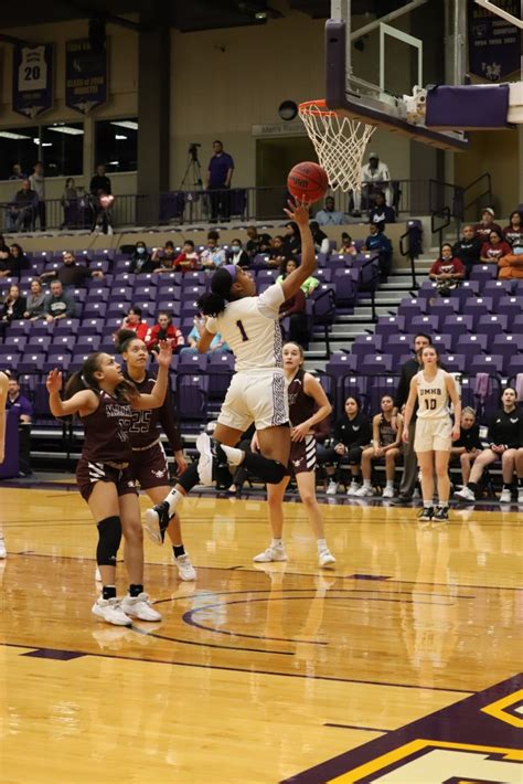 Umhb Womens Hoops Extends Win Streak To 15 In Victory Over Mcmurry