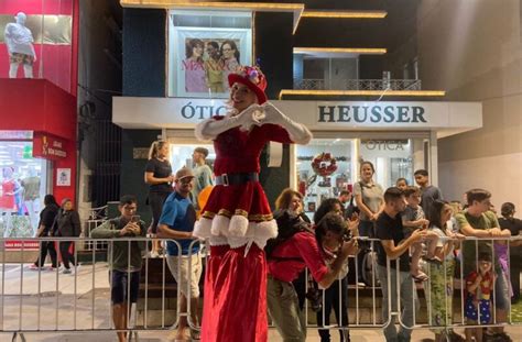 V Deo Desfile Abre Natal Encanto De Itaja Portal Menina