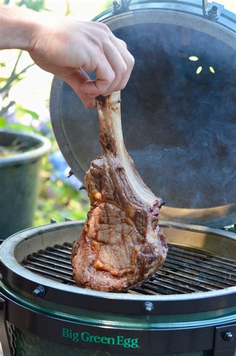 Tomahawk Steak Aus Dem Big Green Egg Mit Süßkartoffeln And Radieschen