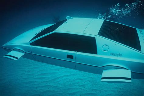 James Bond Lotus Esprit Submarine Car Uncrate