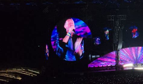 Momen Chris Martin Berpantun Di Konser Coldplay Jakarta Ujungnya