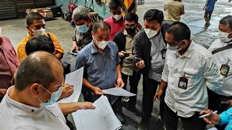 Foto Kppu Temukan Tumpukan Juta Liter Minyak Goreng Di Medan