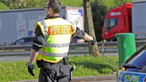 Bilanz nach A 72 Kontrolle Defekte Lkw Bremsen Rahmenbrüche und