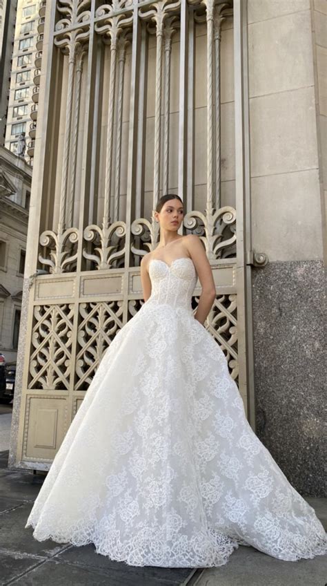 Monique Lhuillier Wedding Dress Stillwhite