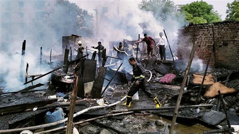 Ghaziabad Fire Massive Fire Breaks Out In Slums In Makanpur Amar