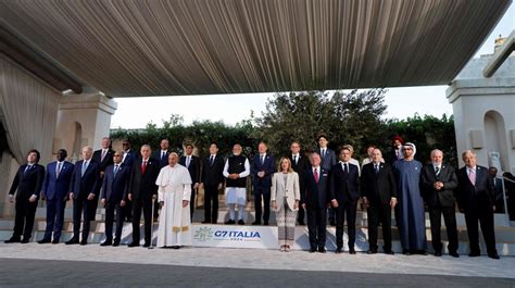 Sommet du G7 en Italie Justin Trudeau rencontre le pape François La