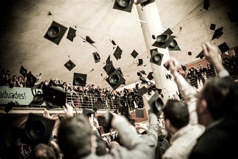 La Uoc Impulsa Un Pla De Beques Internacionals Per A Estudiants Amb