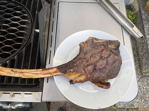 Reverse Smoked And Seared Tomahawk Steak Mit Spg Rub