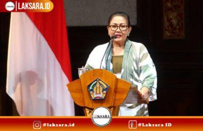 Ketua TP PKK Provinsi Bali Ny Putri Koster Dalam Acara Sosialisasi