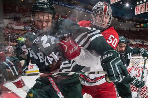 No. 5 Ohio State hockey sneaks by Michigan State, 4-2