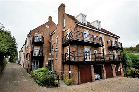 Alexander Mews Billericay 2 Bed Apartment £375000