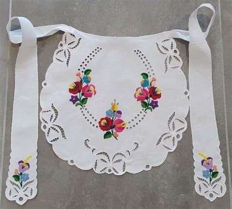 Pin By Mirelly Mazini On Corte Costura E Moldes Embroidery Aprons