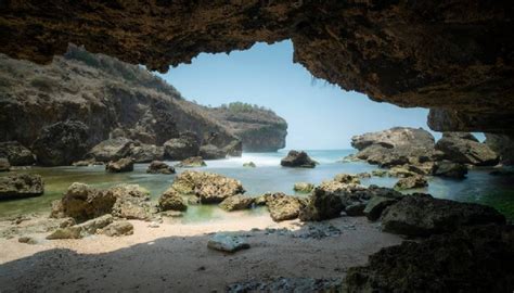 Pantai Wohkudu Daya Tarik Lokasi Fasilitas Penginapan Terdekat