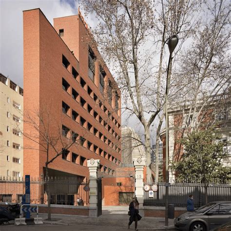 Rafael Moneo With Ram N Besc S Bankinter Headquarters Madrid 1973 77