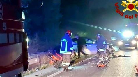 Incidente Stradale Sulla E45 A Castello Auto Ribaltata Un Ferito