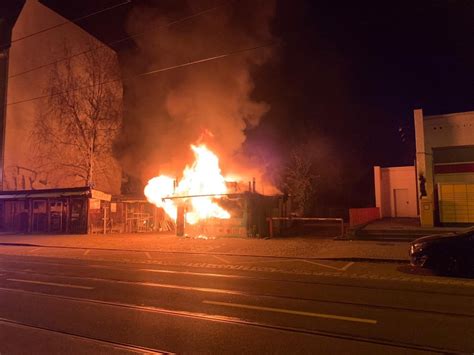 Imbiss Brennt In Voller Ausdehnung Einsatzbericht Dresden Strehlen