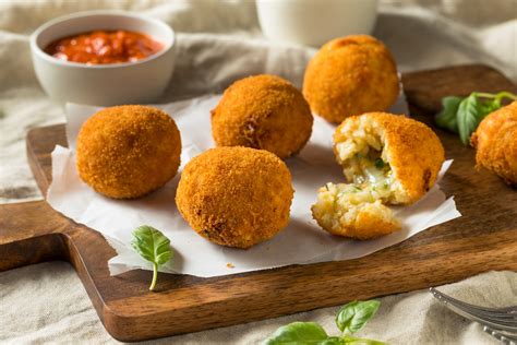 Najlepszewkuchni Pl Arancini Z Mozzarell I Natk Pietruszki