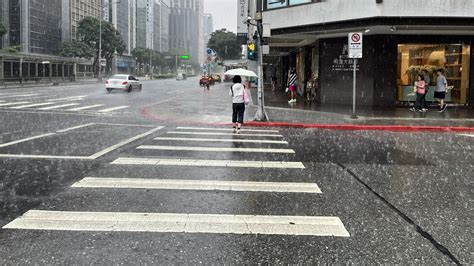 快訊／大雷雨開轟 3縣市「警戒1小時」｜東森新聞：新聞在哪 東森就在哪裡