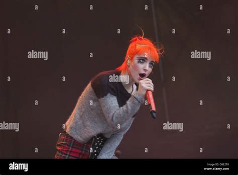 Paramore Lead Vocalist Hayley Williams Stock Photo Alamy