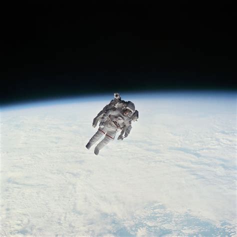 Bruce McCandless floats 274 kilometers above the Earth on the first ...