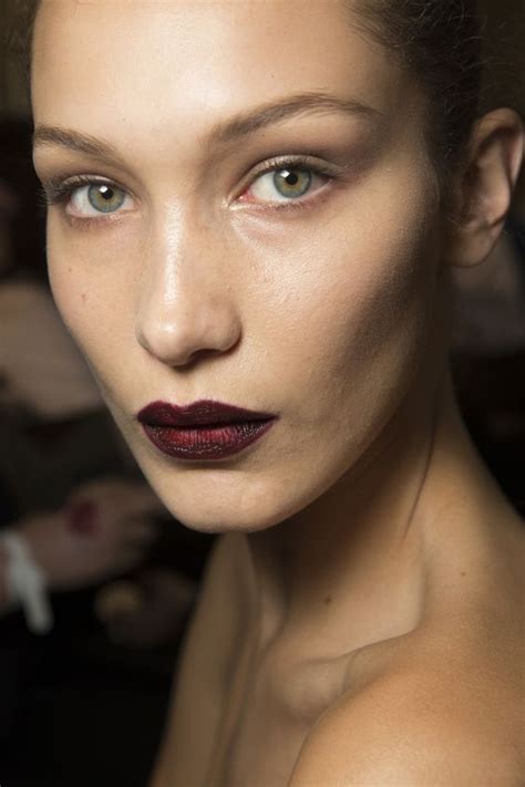 Glossy lips - Beauty trend come back strongly this fall