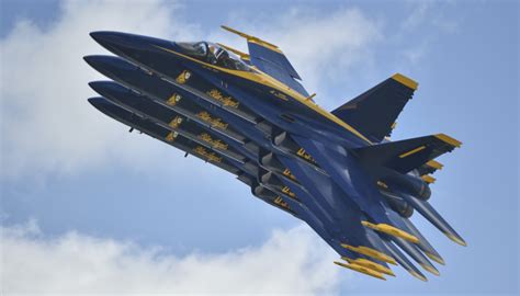 Super Hornet In The Blue Angels First F 18E Fighter Joins U S Navys