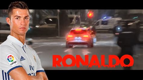 Cristiano Ronaldo Passa Con Il Rosso Di Fronte La Polizia YouTube