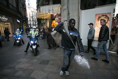 Sos Racisme Denuncia Casos D Abusos Racistes De La Gu Rdia Urbana