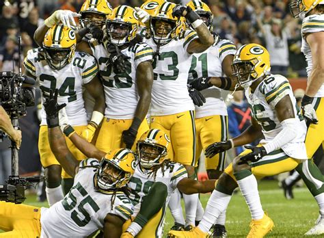 Packers New Look Defense Carries Offense In Opening Win The