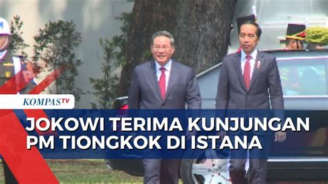 Momen Jokowi Ajak PM Tiongkok Li Qiang Keliling Halaman Istana Merdeka