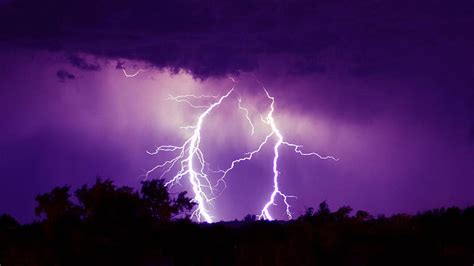 Rel Mpago Blanco Est Tica Morada Del Cielo Est Tica Morada Fondo De