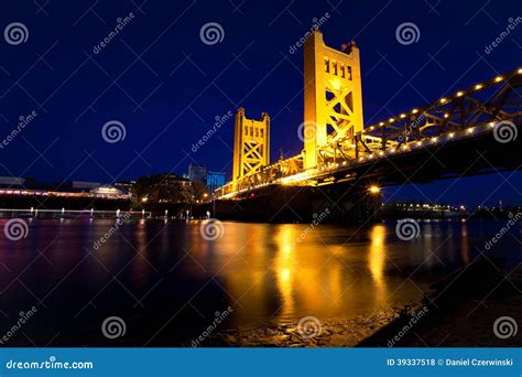 Sacramento Bridge editorial stock photo. Image of nights - 39337518