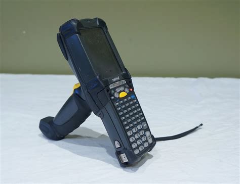 MOTOROLA SYMBOL HANDHELD BARCODE SCANNER MOBILE COMPUTER MC9090