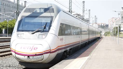 Renfe Emite En Galicia M S De Abonos Gratuitos De Cercan As Y