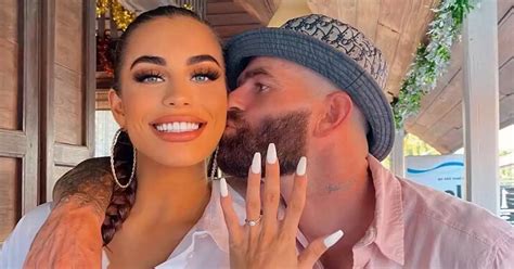 Love Islands Katie Salmon Engaged As Beau Harry Proposes On Beach In