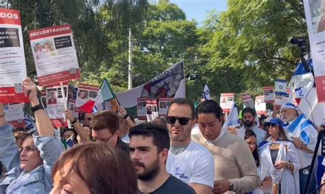 Protestan en la embajada de Israel en México por mexicanos secuestrados