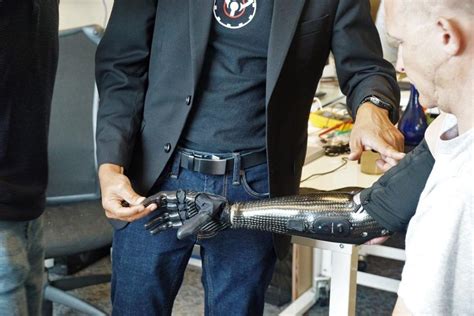 Psyonic Presented The World S First Touch Sensing Bionic Hand At Ces