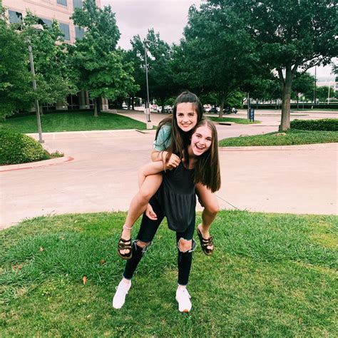 Pin By 𝙰𝚂𝙷 ☼ On Sista Sista Best Friends Shoot Bff Pictures Pic Pose