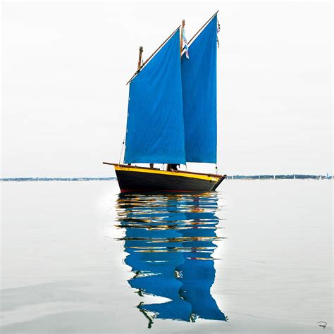 Toile Sinagot aux voiles bleues par Philip Plisson Pêcheur d images