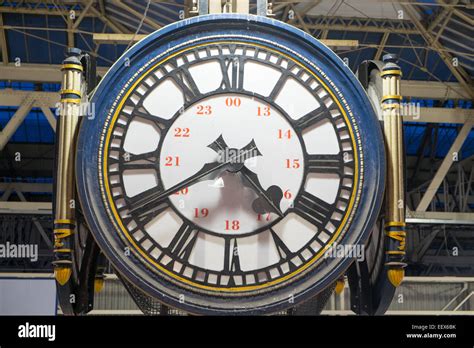 Waterloo Station Clock Hi Res Stock Photography And Images Alamy