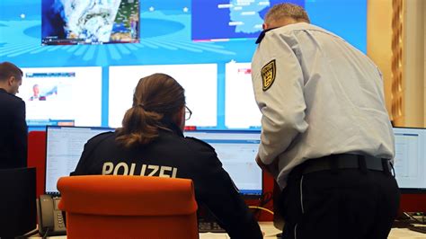 Sicherheit bei der Fußball EM in Deutschland Polizei Zentrale in Neuss