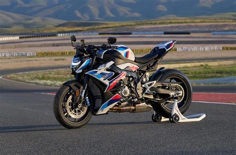 Undressed To M Press BMW Reveal Ballistic 200bhp M1000R Naked With Winglets And Superbike Tech