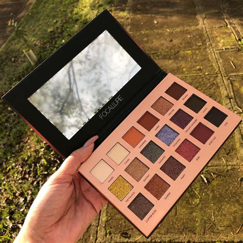 Edição limitada da Paleta Twilight Focallure 18 sombras