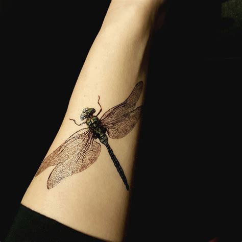 Tatuaggi Realistici Della Libellula