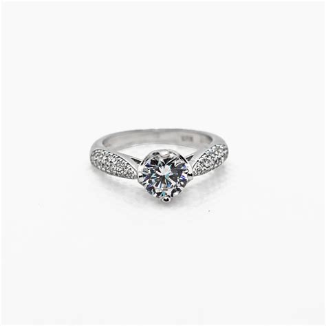 Zircon Sparkling Silver Ring