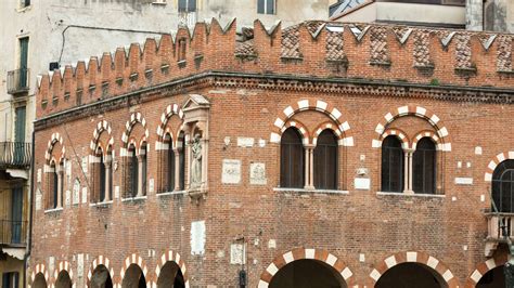 Die Casa Dei Mercanti Auf Der Piazza Erbe In Verona Italienblog ☀