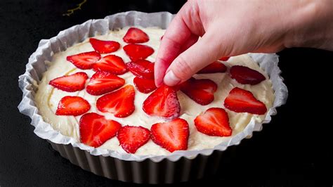 La recette de gâteau aux fraises la plus rapide Savoureux tv YouTube