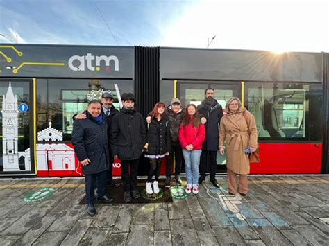 Messina Da Oggi La Fermata Municipio Del Tram E Un Altra Vettura