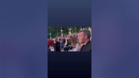 Дочка Пелагеи поет "Коня" у нее на концерте - YouTube